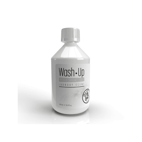 Witte fles wasparfum Boles d'olor Wash Up White Satin, met witte schroefdop en een etiket met Wash Up, White Satin en Laundry Scent