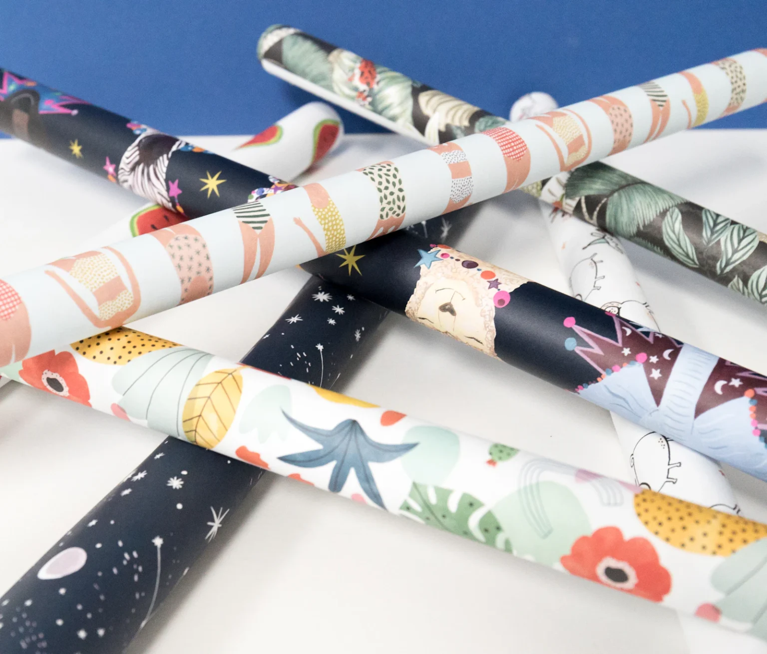 Rollen inpakpapier met verschillende patronen